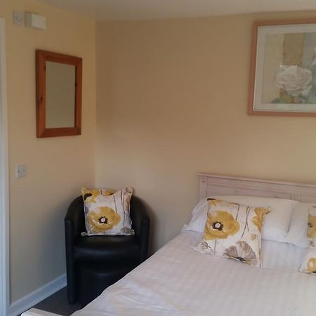 Latchmead Bed & Breakfast Stansted Mountfitchet Extérieur photo