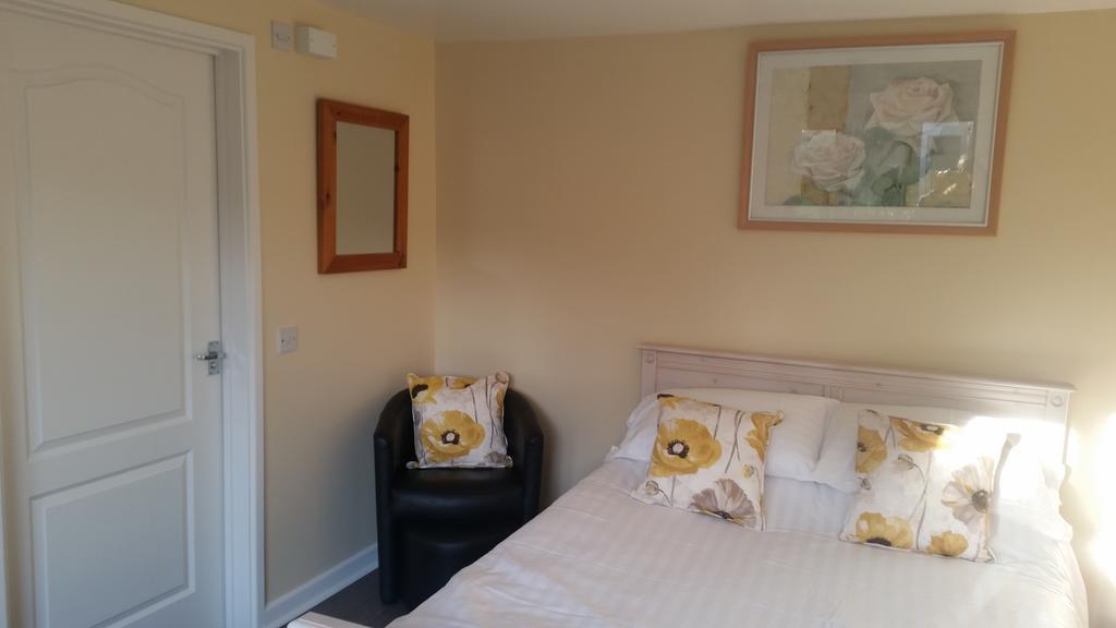 Latchmead Bed & Breakfast Stansted Mountfitchet Extérieur photo
