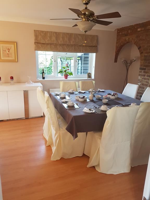 Latchmead Bed & Breakfast Stansted Mountfitchet Extérieur photo