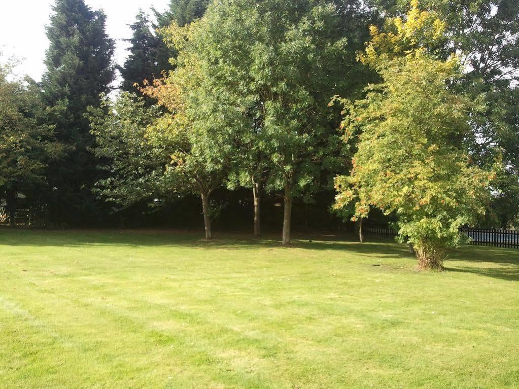 Latchmead Bed & Breakfast Stansted Mountfitchet Extérieur photo
